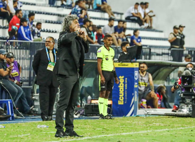 La prensa colombiana pone a Leonel Álvarez como favorito para ser el nuevo entrenador de Real Cartagena.