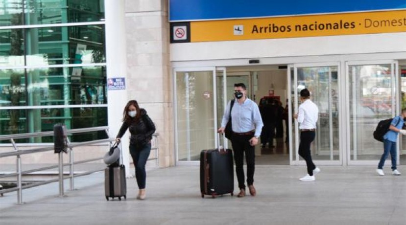 En aeropuerto pasajeros deberán presentar pruebas COVID-19