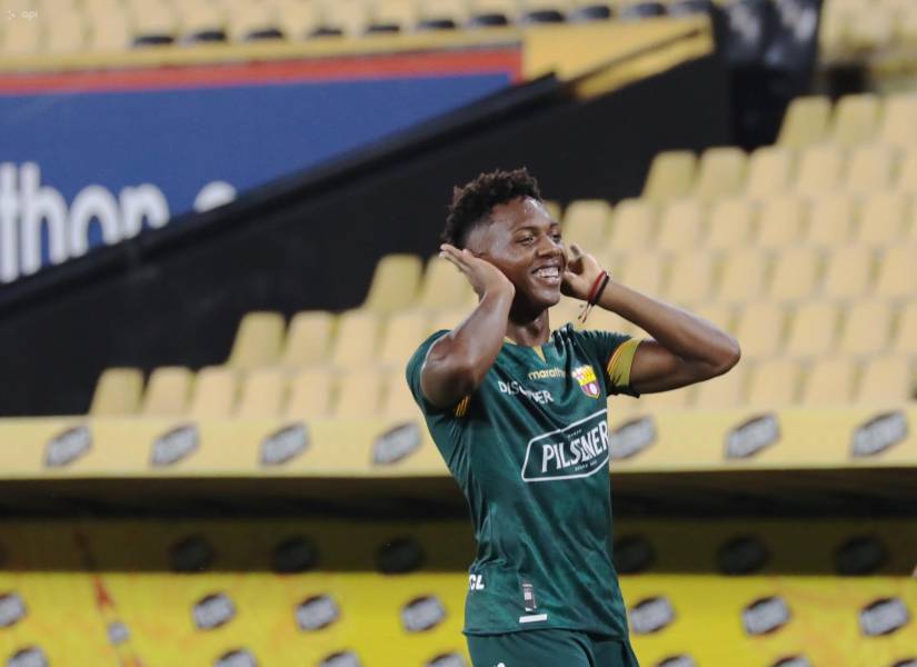 Djorkaeff Reasco puede llegar a El Nacional.