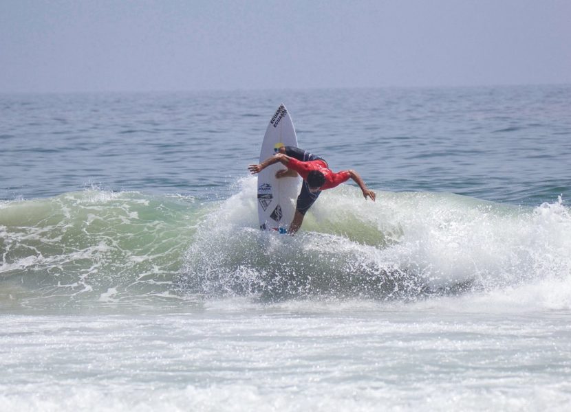 ‘Gato’ Chila ganó circuito latinoamericano de surf