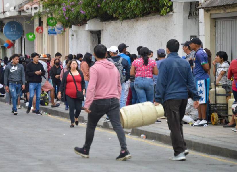 A pesar de que un convoy avanzó hasta Cuenca, no todos sus habitantes pudieron abastecerse de gas este miércoles, 29 de junio.