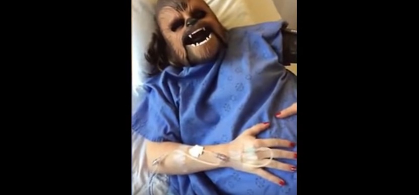El video viral de una mujer Chewbacca que fue filmada mientras daba a luz