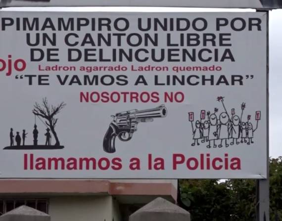 Cartel colocado al ingreso del cantón Pimampiro. Foto: Captura de video