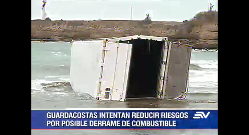 Se intenta recuperar parte de la carga de buque hundido en costas de Santa Elena