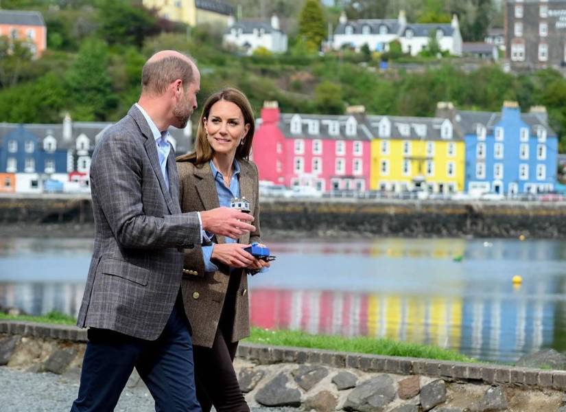 Kate y William en el puerto de Tobermory.
