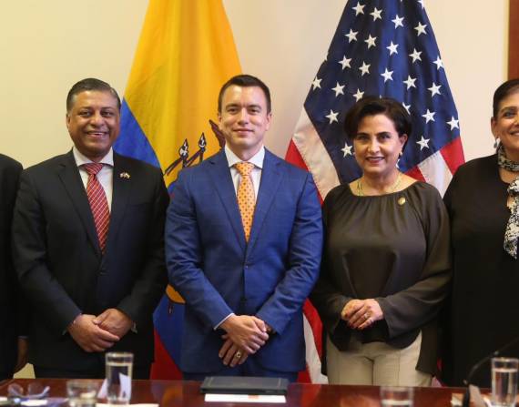 Imagen de archivo de una reunión de autoridades ecuatorianas con representantes de Estados Unidos.