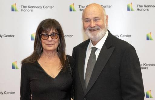 Rob Reiner (derecha) y Michelle Reiner (izquierda) en la 46.ª edición anual de los Honores del Centro Kennedy en el Departamento de Estado en Washington DC.