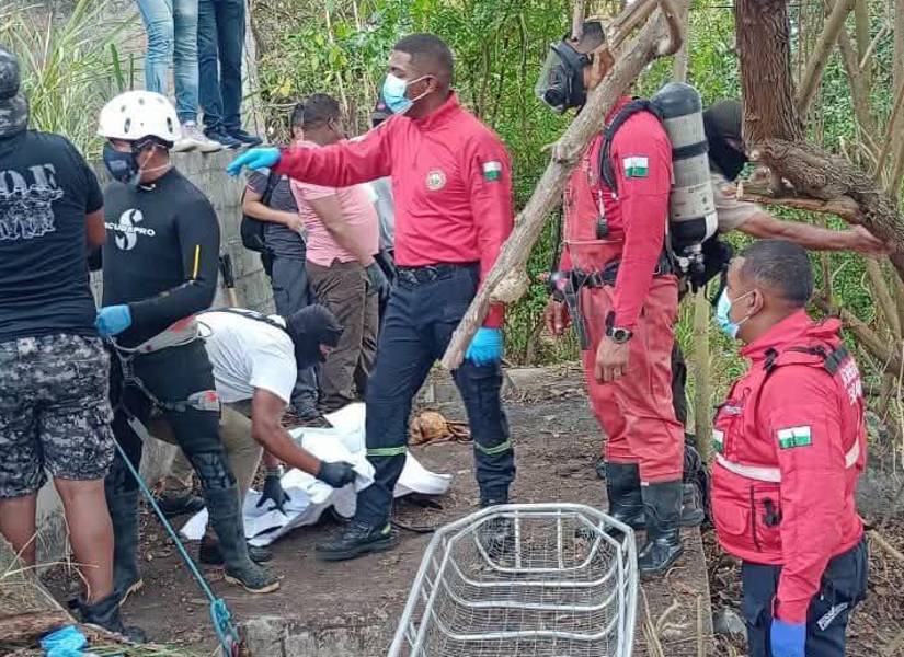 Agentes tuvieron que ingresar a la cisterna con mascarillas y tanques de oxígeno.