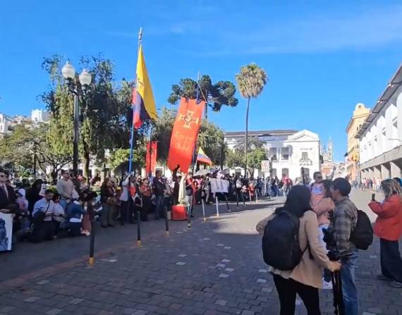 Plantón frente al Municipio de Quito este miércoles 3 de diciembre.