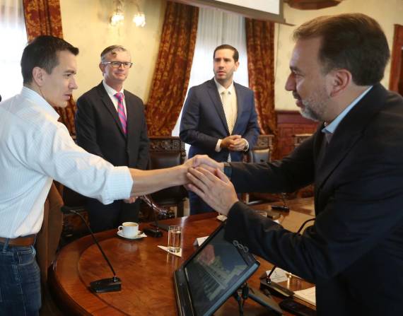 El 9 de noviembre de 2023, el alcalde Pabel Muñoz y Daniel Noboa mantuvieron su primera reunión oficial.