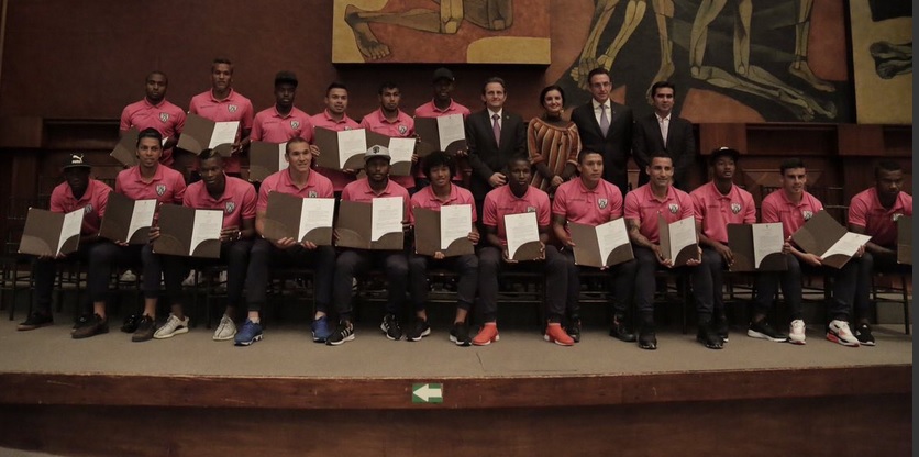 Independiente del Valle recibe homenaje en la Asamblea Nacional