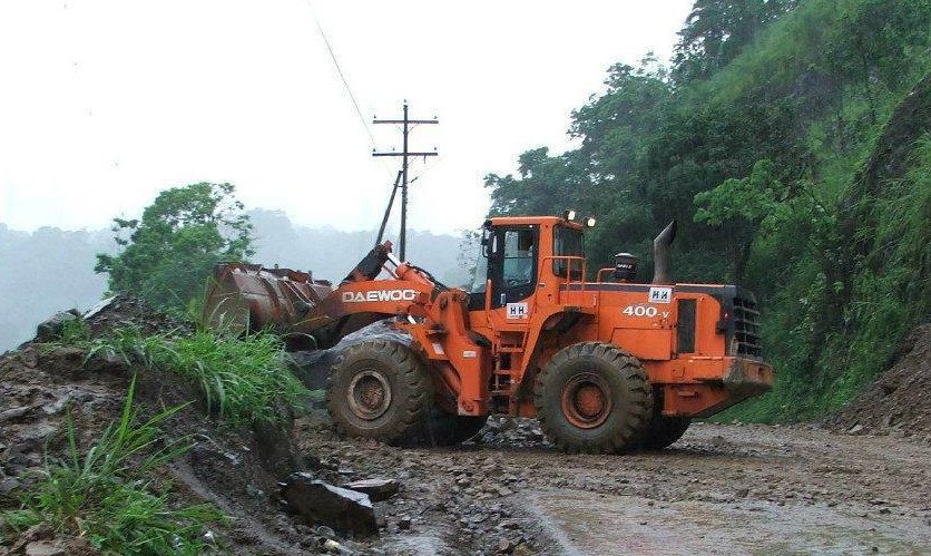 Vía Aloag - Santo Domingo estará cerrada al tráfico hasta este viernes