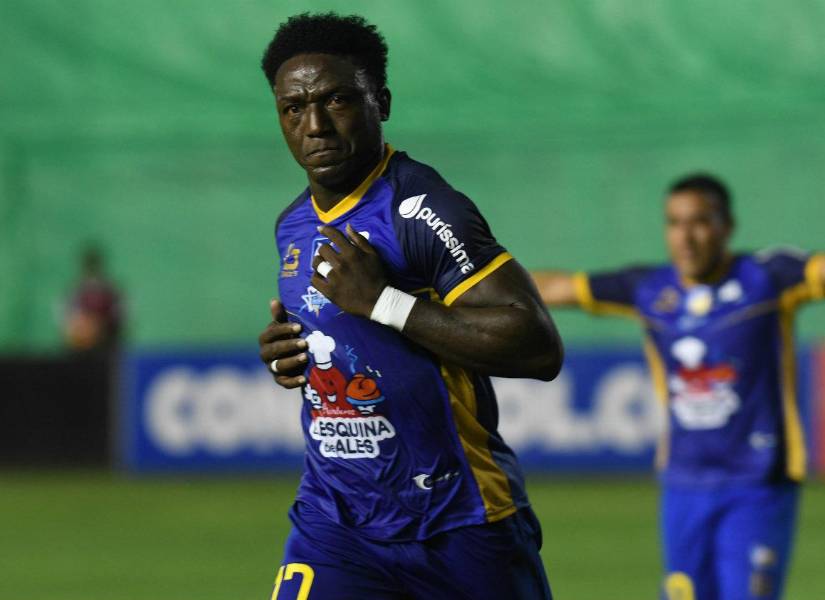 Roberto Ordóñez, delantero ecuatoriano.