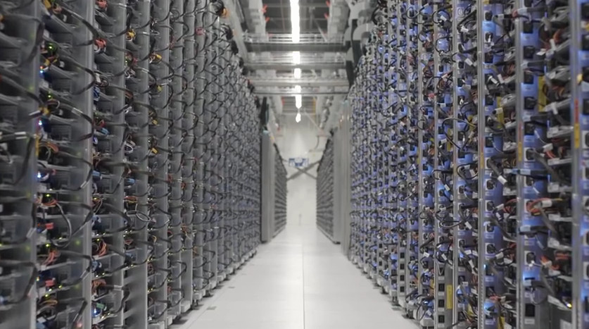 (VIDEO) Un recorrido por el impresionante centro de datos de Google