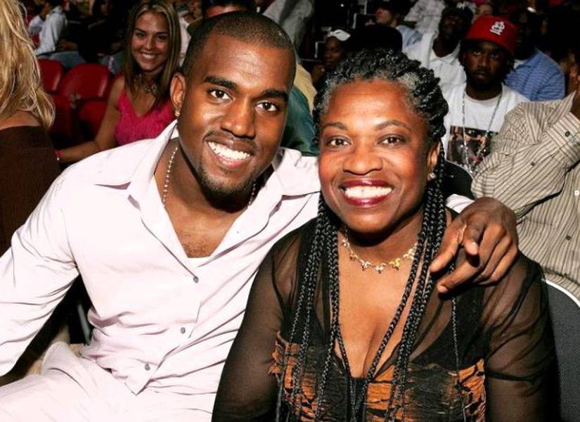 El nombre del álbum está inspirado en el de la madre de Kanye, Donda West.