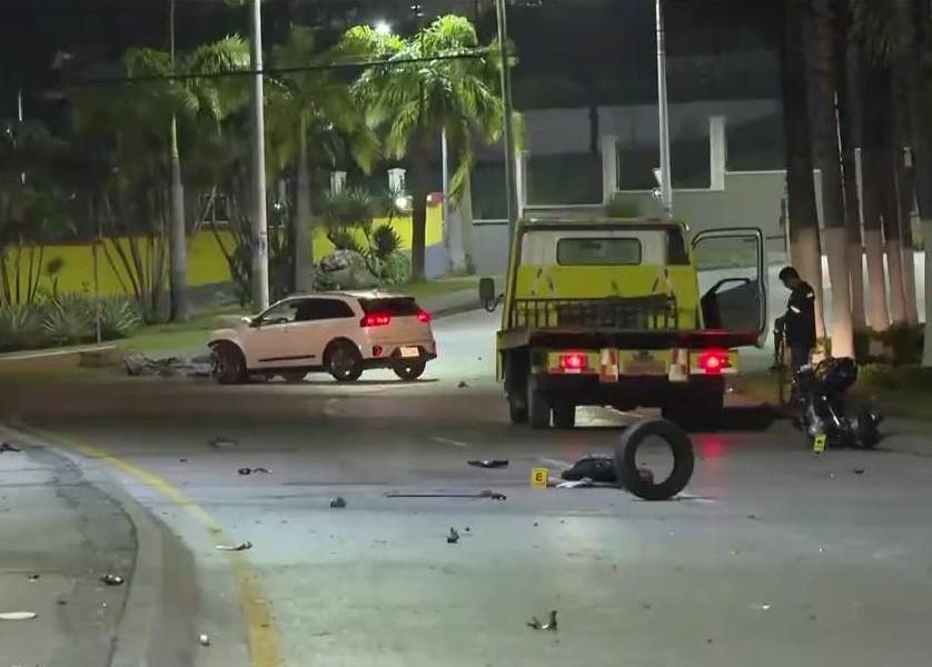 Dos motorizados fueron arrollados después de cometer robos en Urdesa, norte de Guayaquil