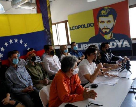 El líder opositor Freddy Guevara habla en conferencia de prensa en Caracas, el 31 de agosto de 2021.