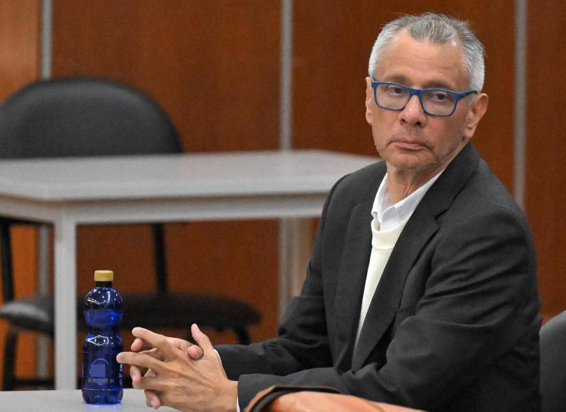 El exvicepresidente Jorge Glas fue sentenciado este lunes 30 de junio a 13 años de prisión por peculado.