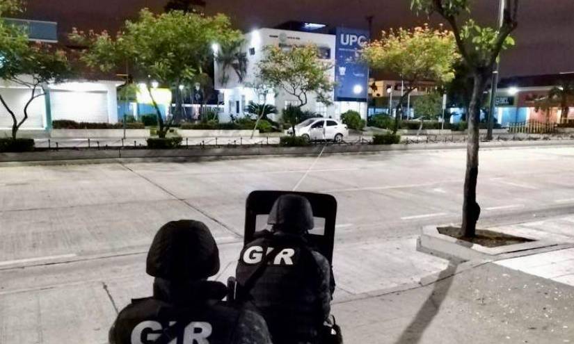 Agentes del Grupo de Intervención y Rescate (GIR) acudieron hasta la UPC de la Alborada.