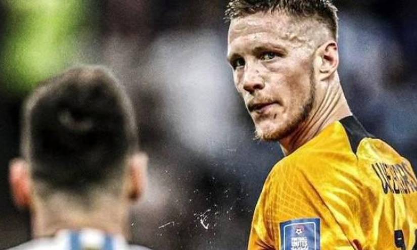 Lionel Messi y Wout Werghorst tuvieron cruces durante el partido.