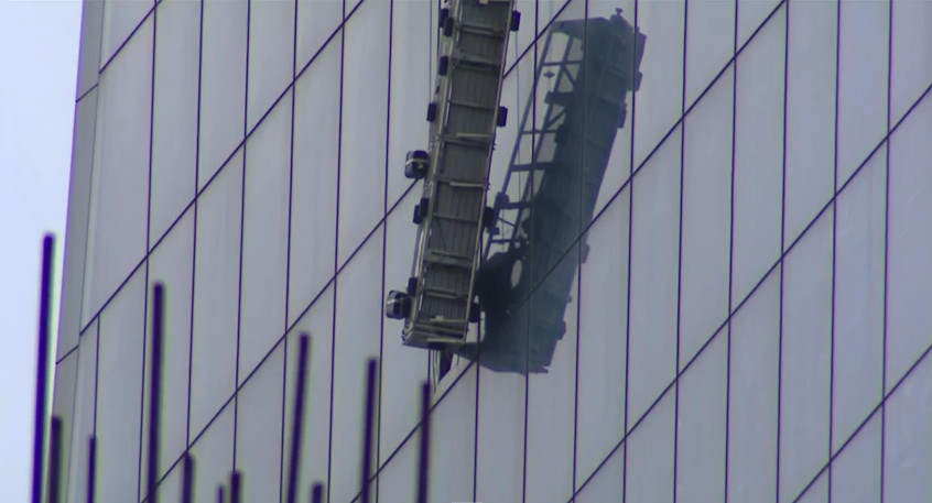 Rescatan a dos trabajadores colgados en el piso 69 del World Trade Center