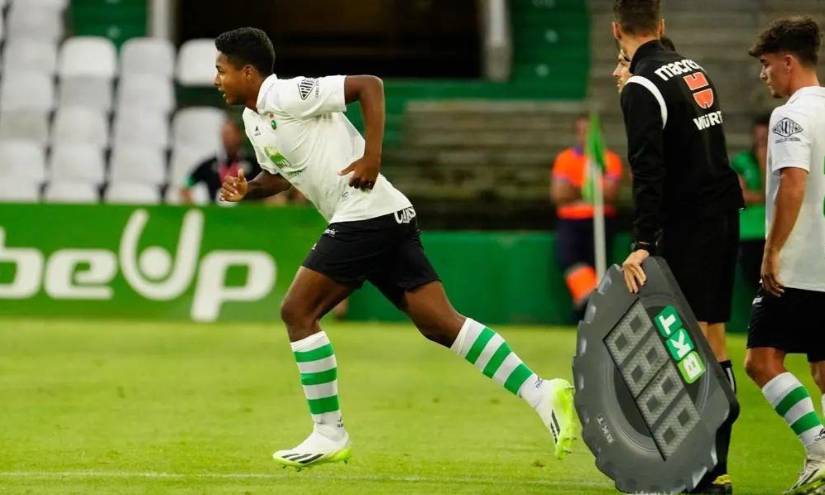 Jeremy Arévalo ya ha jugado cuatro partidos con el Racing.