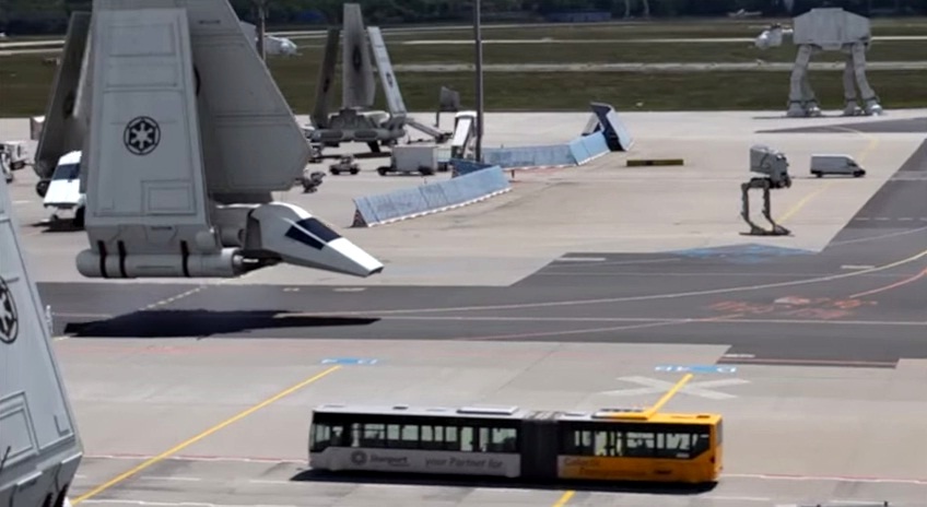 (Video) Fan recrea mundo de Star Wars en aeropuerto de Frankfurt