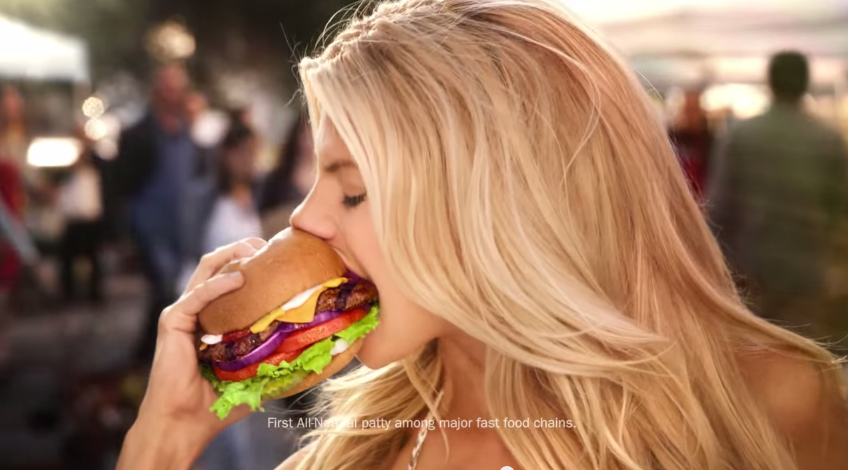 Anuncio del Super Bowl causa gran revuelo por su contenido sexual