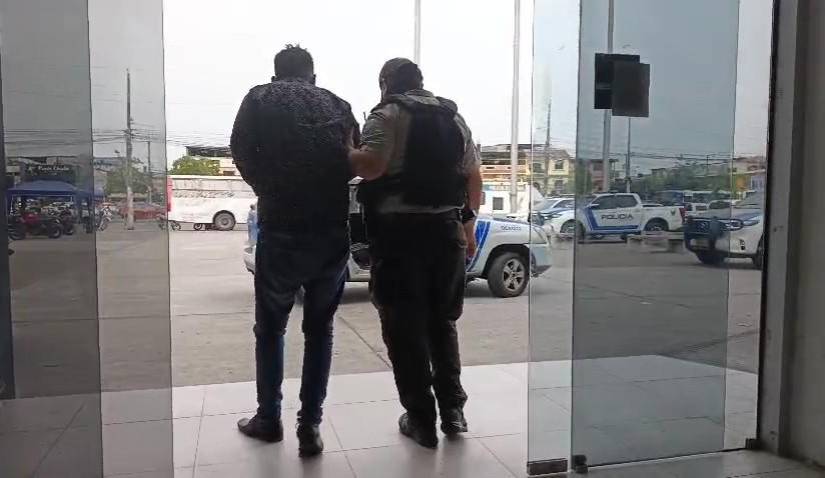 Imagen de un hombre detenido por el intento de femicidio de su expareja, en el norte de Guayaquil.