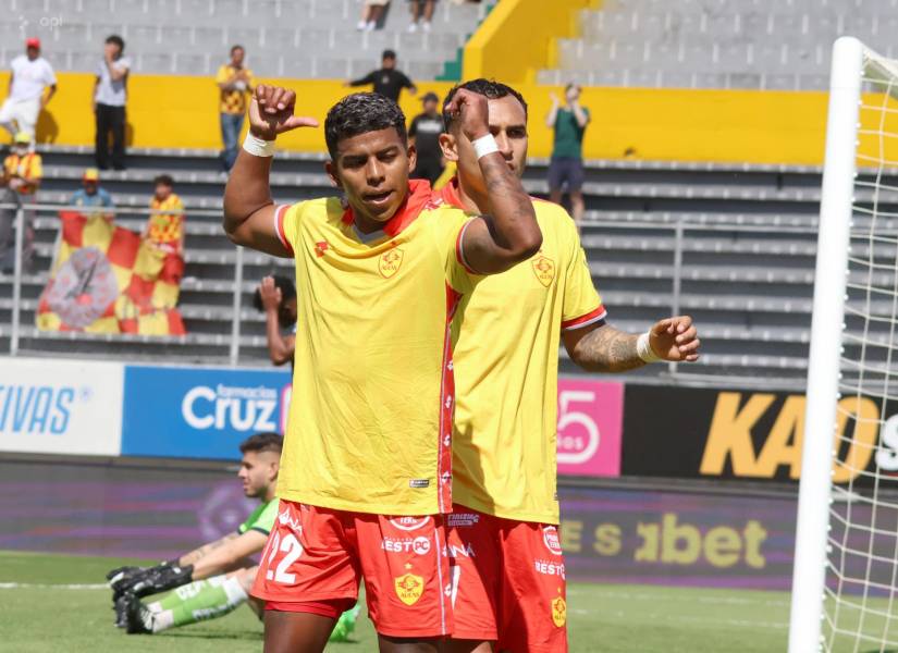 Luis Cano anotó dos goles para la victoria del Aucas ante Delfín SC.