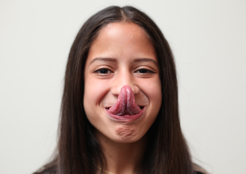 Una joven en EE.UU. asegura tener la lengua más larga del mundo