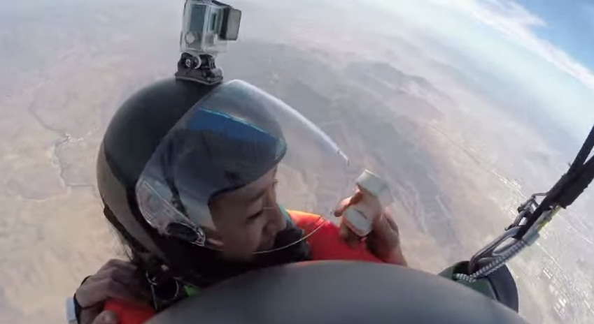 (Video) Impresionante propuesta de matrimonio en &quot;caída libre&quot;