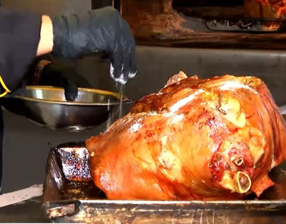 Claves para una cocción perfecta de pierna de chancho y pavo en Navidad