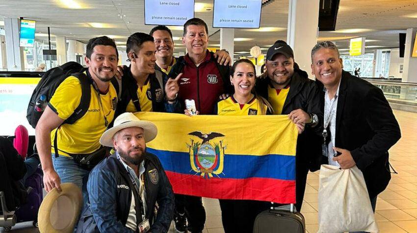 Varios hinchas ecuatorianos siguen viajando hasta Catar para alcanzar la inauguración del Mundial 2022