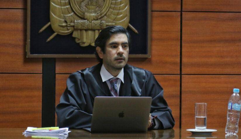Fotografía del juez nacional Luis Rivera en audiencia
