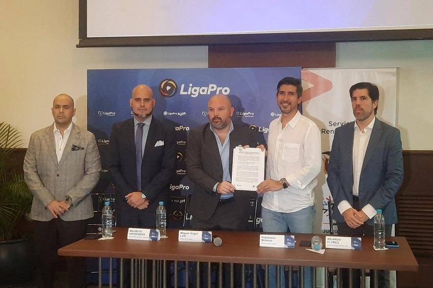 La Liga Pro firma acuerdo interinstitucional con el SRI