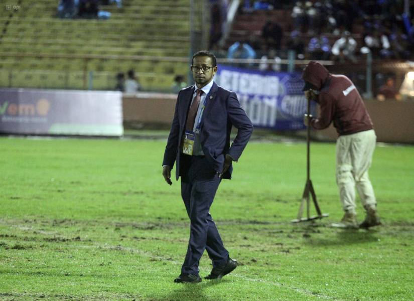 El estadio Alejandro Serrano Aguilar se encontraba en malas condiciones para la primera fecha de la Liga Pro.
