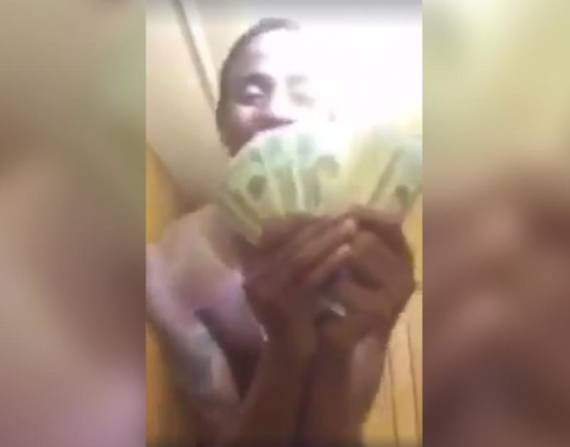 Un narco se jactaba mostrando su dinero por Facebook Live hasta que llegó la Policía