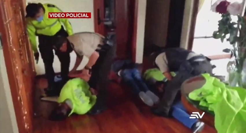Capturan en Cuenca a delincuentes disfrazados de policías