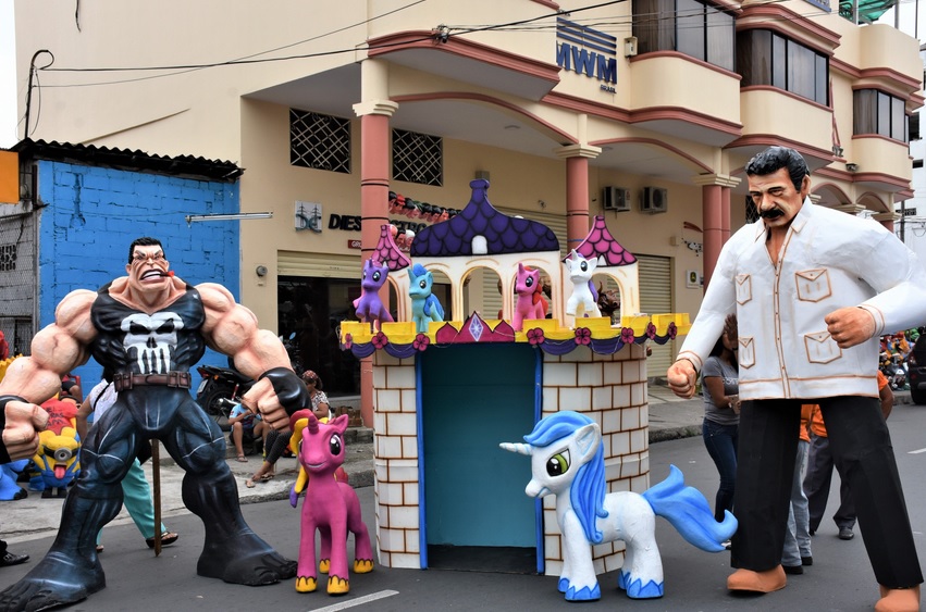 COE de Guayaquil posterga exhibición de monigotes gigantes