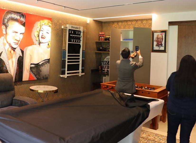 Imagen de una escultura del estilo de Fernando Botero, en una mansión de Cumbayá, Quito, que pertenecería a la estructura criminal Los Choneros.