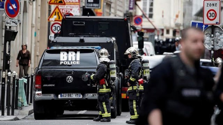Un hombre toma a varios rehenes en París