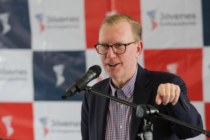 El embajador de EE.UU. dice que no han pedido a ciudadanos americanos que eviten viajar a Ecuador