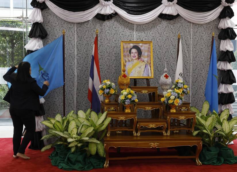Altar en honor a la reina madre Sirikit.