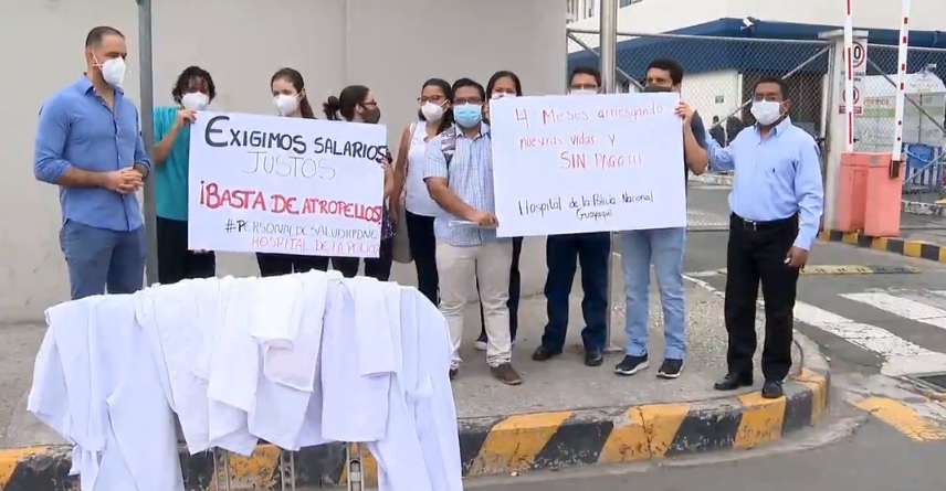 Guayaquil: 63 trabajadores de salud exigen pago de sueldos