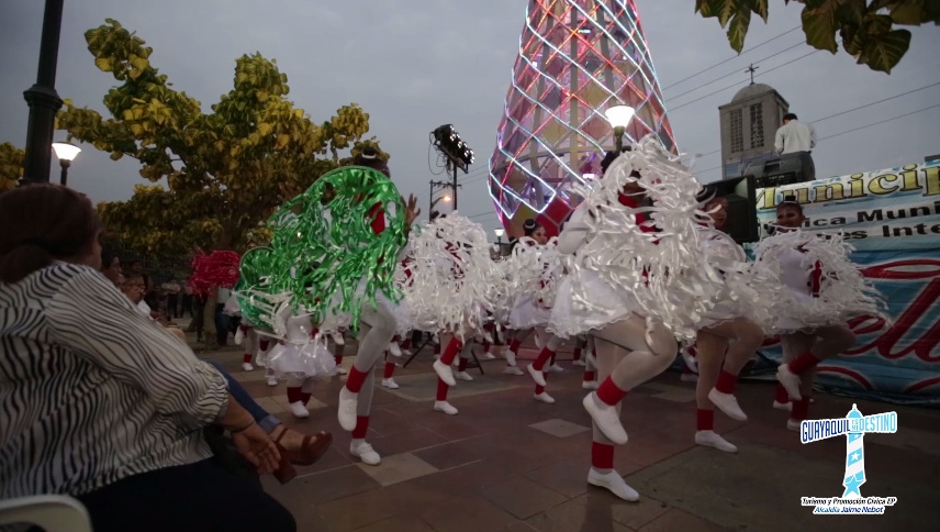 Se iluminaron los árboles de Navidad en Guayaquil