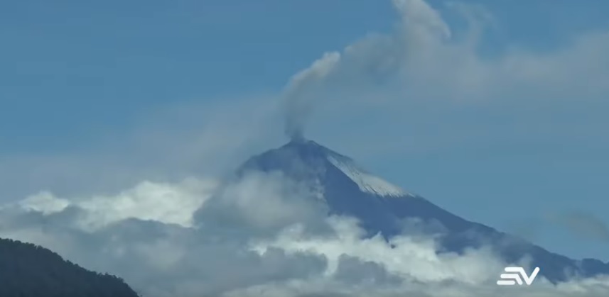 Comunidades de 4 provincias sufren estragos por ceniza del volcán Sangay