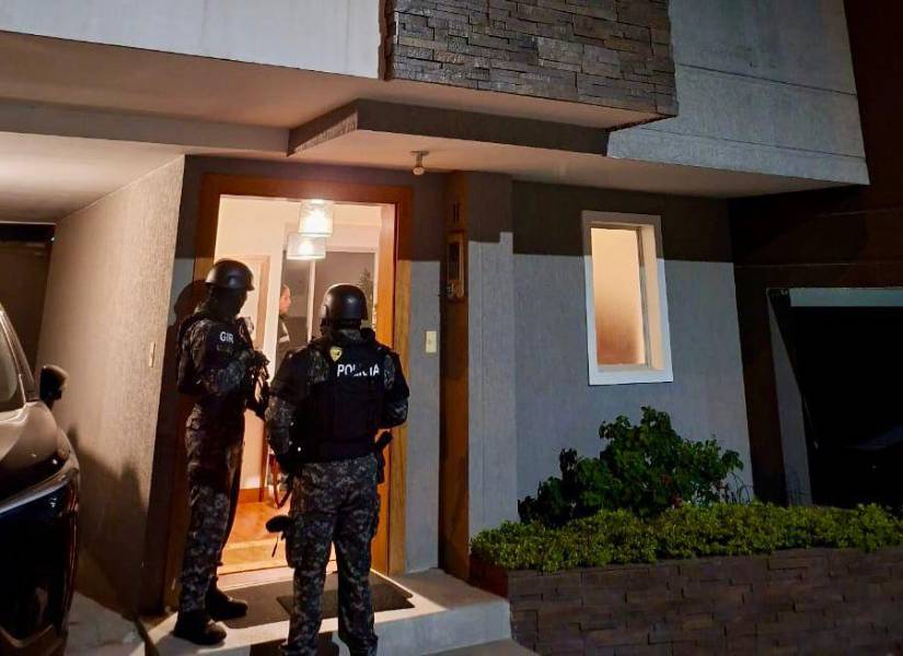 Allanamiento en la casa de Calero.