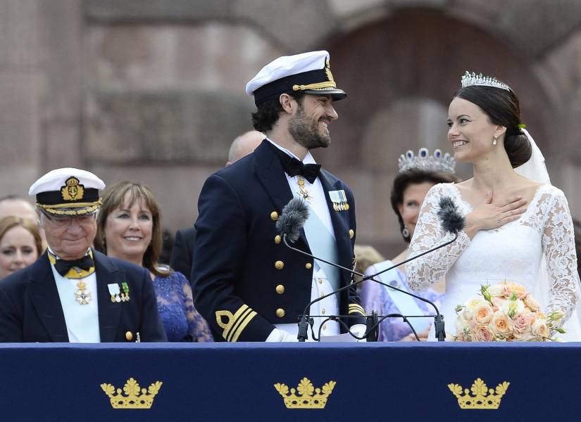El príncipe Carlos Felipe de Suecia y la princesa Sofía en su casamiento, en 2015.