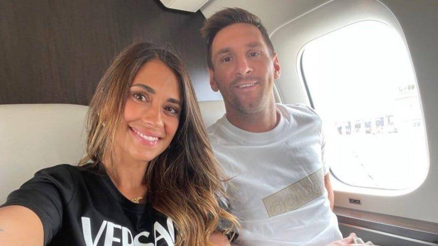 Messi vuela con su familia a París para firmar por el PSG